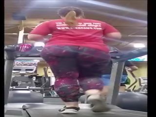 Jiggly kont blondine pawg op treadmill