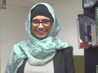 Mia khalfia - arab frumuseţe benzi gol în o bibliotecă doar pentru tu